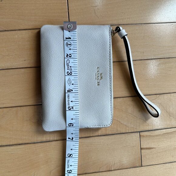 NWOT COACH Zip Pouch Wristlet Cream Pebbled Leather with Strap - Picture 3 of 7